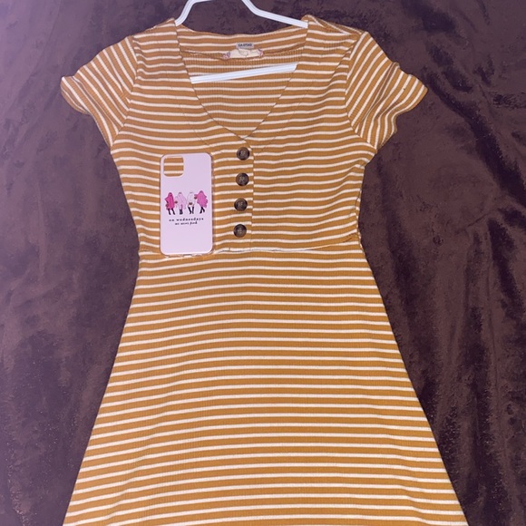 Yellow and white dress - Picture 4 of 4